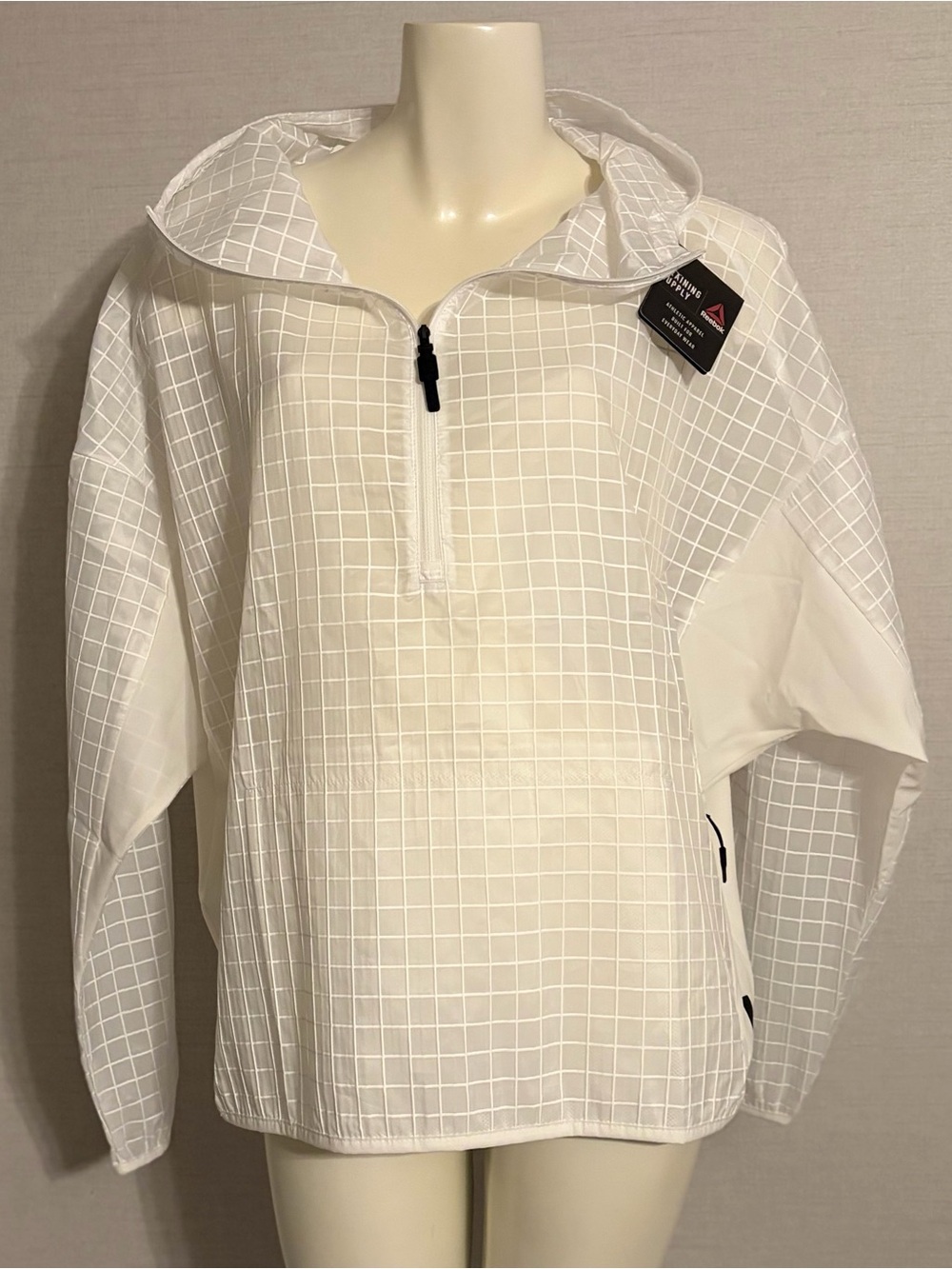 NWT Women’s Large Hooded Reebok Pullover Windbreaker